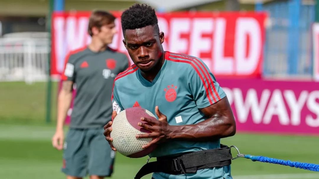  拜仁慕尼黑续约阿方索·戴维斯，年薪创队史新高  